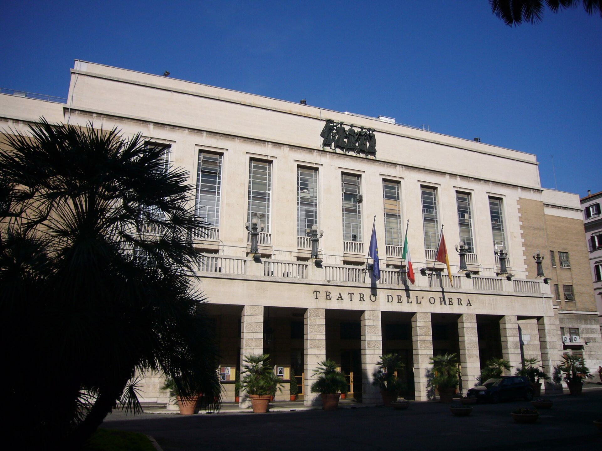 Castro_Pretorio_-_teatro_dellOpera_di_Roma_Costanzi_facciata_piacentini_1010030